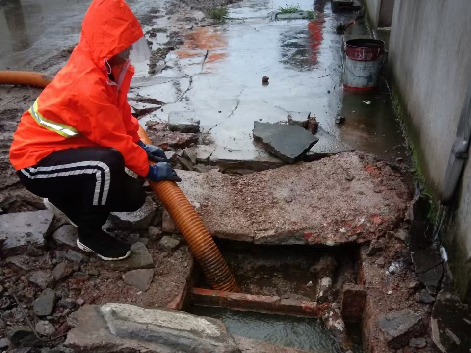 晋宁专业清理污水池 炜誉市政以规范流程守护城市 “肠道”