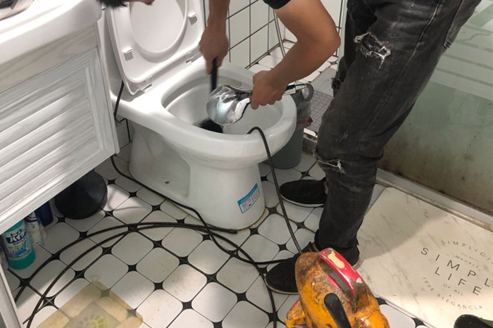 晋宁马桶堵塞自己疏通还是找师傅？专业上门服务让你省时更省心