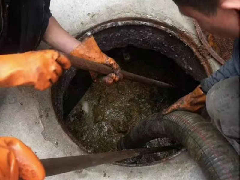 晋宁清理化粪池时如何避免沼气的危害？